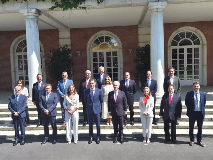 El presidente del Gobierno recibió en La Moncloa a una delegación de miembros del Consejo Empresarial Alianza por Iberoamérica (CEAPI) a los que explicó las fortalezas del modelo económico que lidera el crecimiento en la zona euro