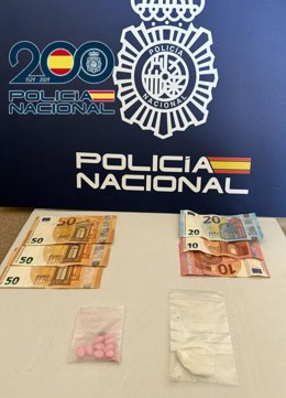 Droga y dinero incutados al hombre detenido en la Feria de Córdoba.