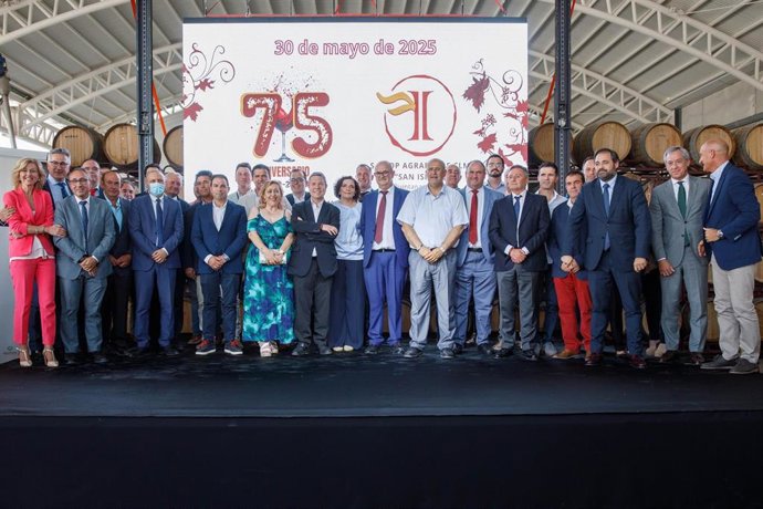 La Cooperativa San Isidro celebra 75 años en Quintanar con una producción de 80 millones de kilos de uva el último año