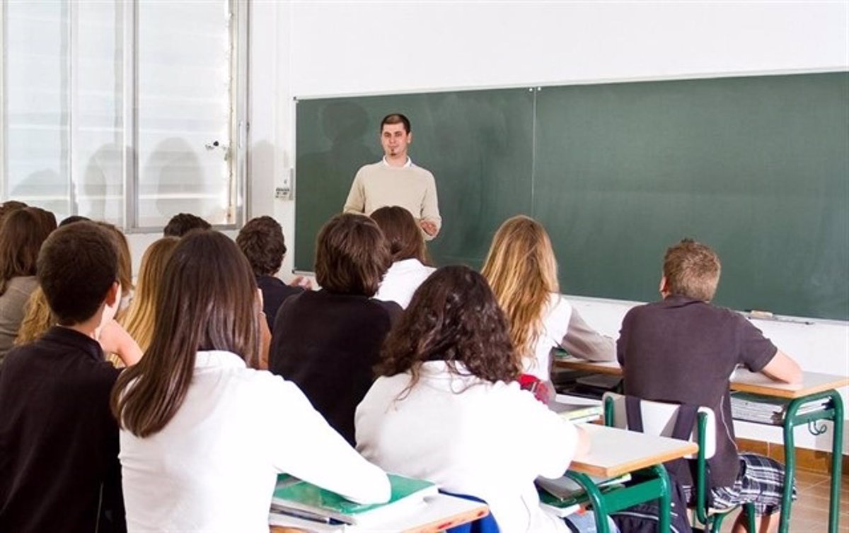 Alrededor del 65% de los profesores de la pública está  satisfecho  con su salario, según un estudio de Educación