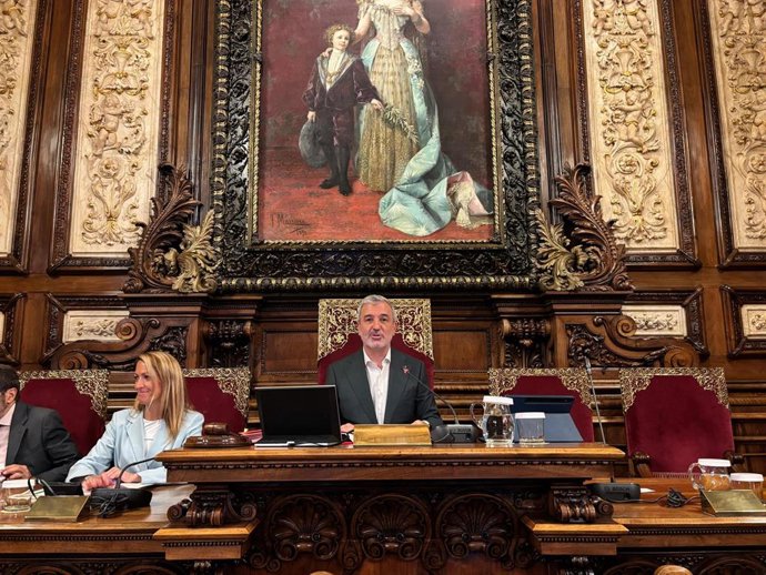El alcalde de Barcelona, Jaume Collboni, durante el pleno del 30 de mayo de 2025.