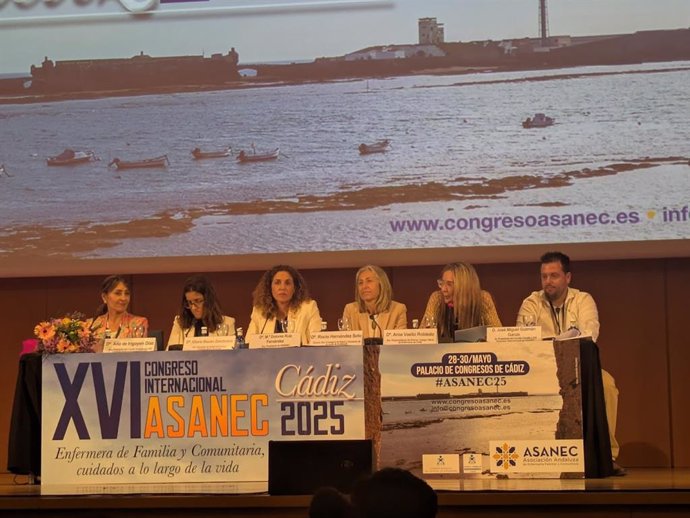 La consejera de Salud de Andalucía apela a la esencialidad de las enfermeras en el congreso de ASANEC