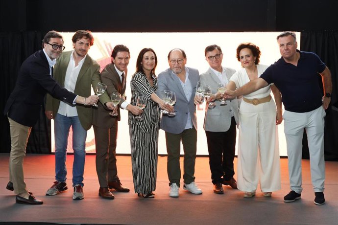 Foto de Familia del Comité Ejecutivo de la FMY