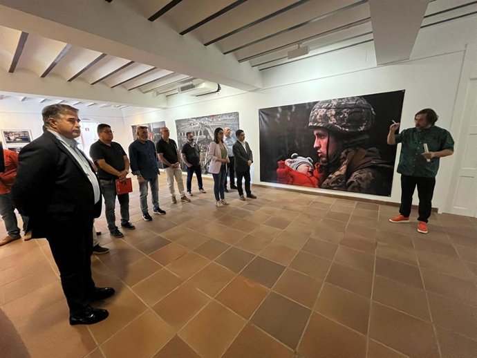 Inauguración en Jaén de la exposición 'Ucrania: La guerra de los civiles'.