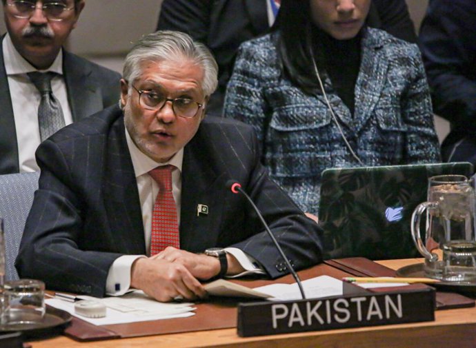 Archivo - El ministro de Exteriores de Pakistán, Muhammad Ishaq Dar.