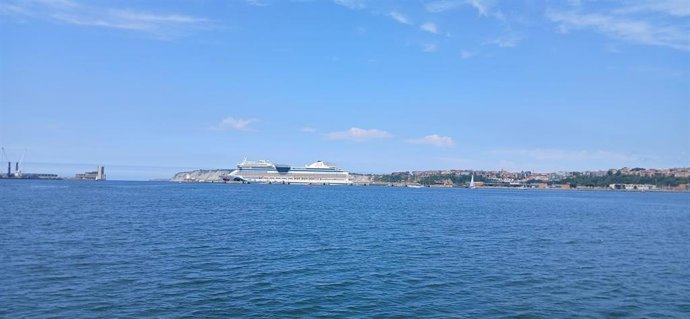 Crucero en el puerto de Getxo.