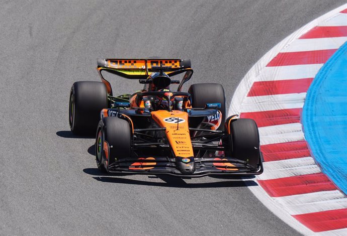 30 May 2025, Spain, Barcelona: Australian Formula one driver Oscar Piastri of McLaren drives during the free practice of the Spanish Grand Prix at the Circuit de Barcelona-Catalunya. Photo: Bradley Collyer/PA Wire/dpa