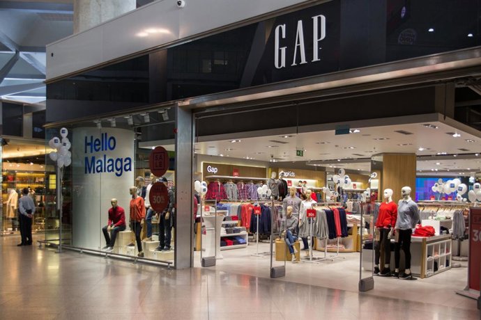 Archivo - Arquivo - Loja da Gap no aeroporto de Málaga (Espanha).