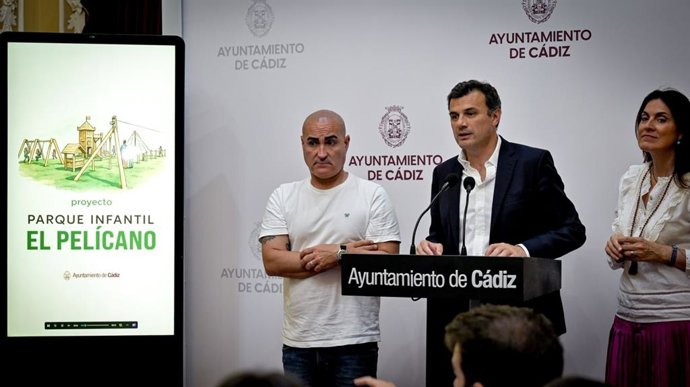 El alcalde de Cádiz, Bruno García, anuncia un parque infantil en Puertas de Tierra