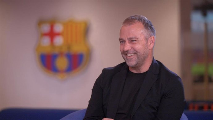 El entrenador del FC Barcelona, Hansi Flick, en una entrevista en Barça One