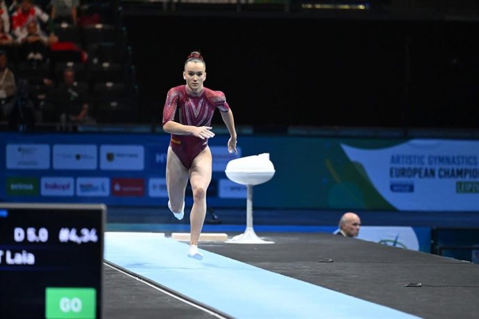 Laia Font, durante el Campeonato de Europa de gimnasia artística.
