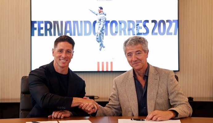 Fernando Torres renueva como técnico del Atlético B hasta 2027