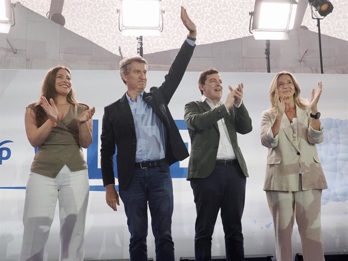 Alberto Núñez Feijóo en Valladolid, junto a Alfonso Fernánez Mañueco; la diputada Esther Muñoz (izda) y la senadora Alicia García.