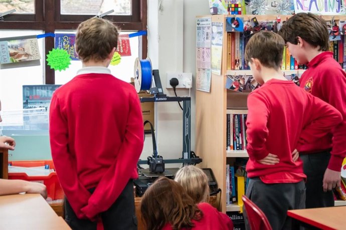 Students exploring Elegoo’s Neptune series 3D printer during a workshop. Photo courtesy of Alconbury CofE Primary School.