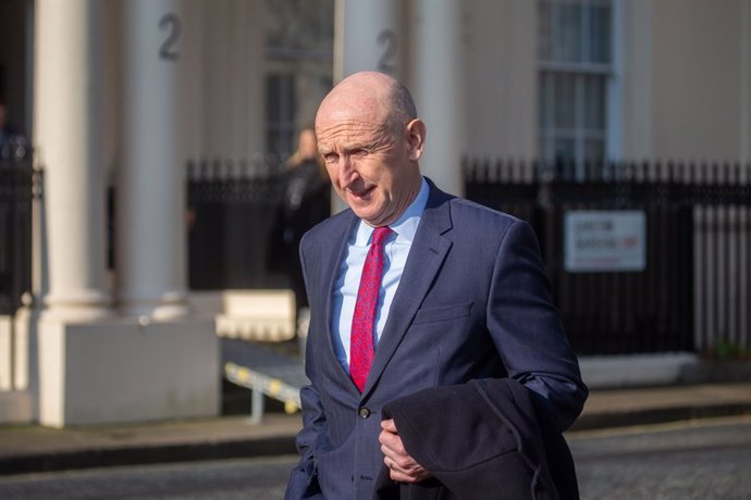 Archivo - February 18, 2025, London, England, United Kingdom: British Defence Secretary JOHN HEALEY leaves  Institute for Government after making a speech  as UK considers sending peacekeeping troops to Ukraine in case of a peace deal.
