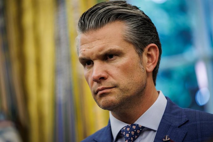 23 de maio de 2025, Washington, Distrito de Colúmbia, EUA: O secretário de Defesa dos Estados Unidos, Pete Hegseth, com o presidente dos EUA, Donald J. Trump, antes de assinar ordens executivas relacionadas à energia nuclear no Salão Oval da Casa Branca e