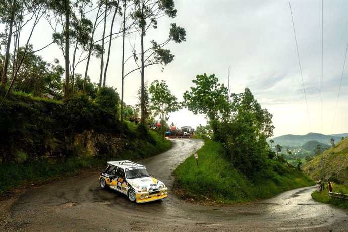 Un coche participa en el Rallye de Hoznayo