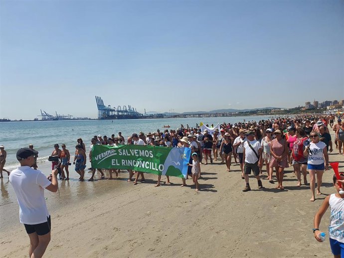 Archivo - Protesta de la plataforma Salvemos El Rinconcillo en el año 2022.