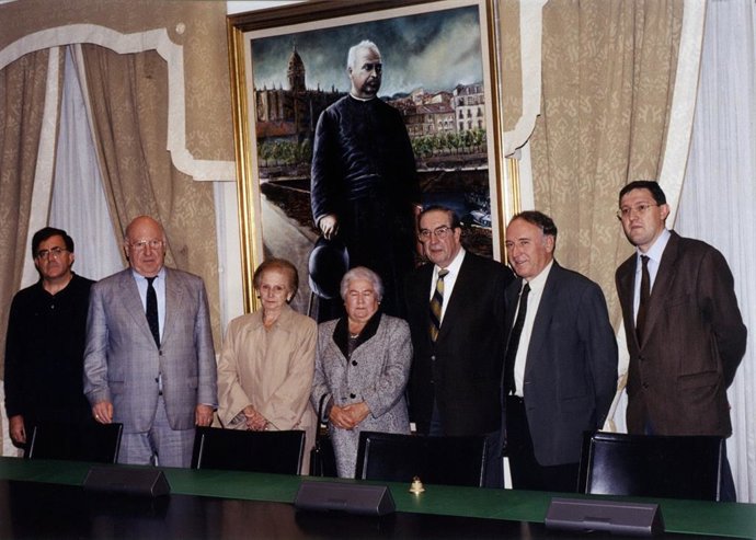 Andima Ibiñagabeitiaren familiak 2000. Urteko urrian eman zion artxiboa Euskaltzaindiari