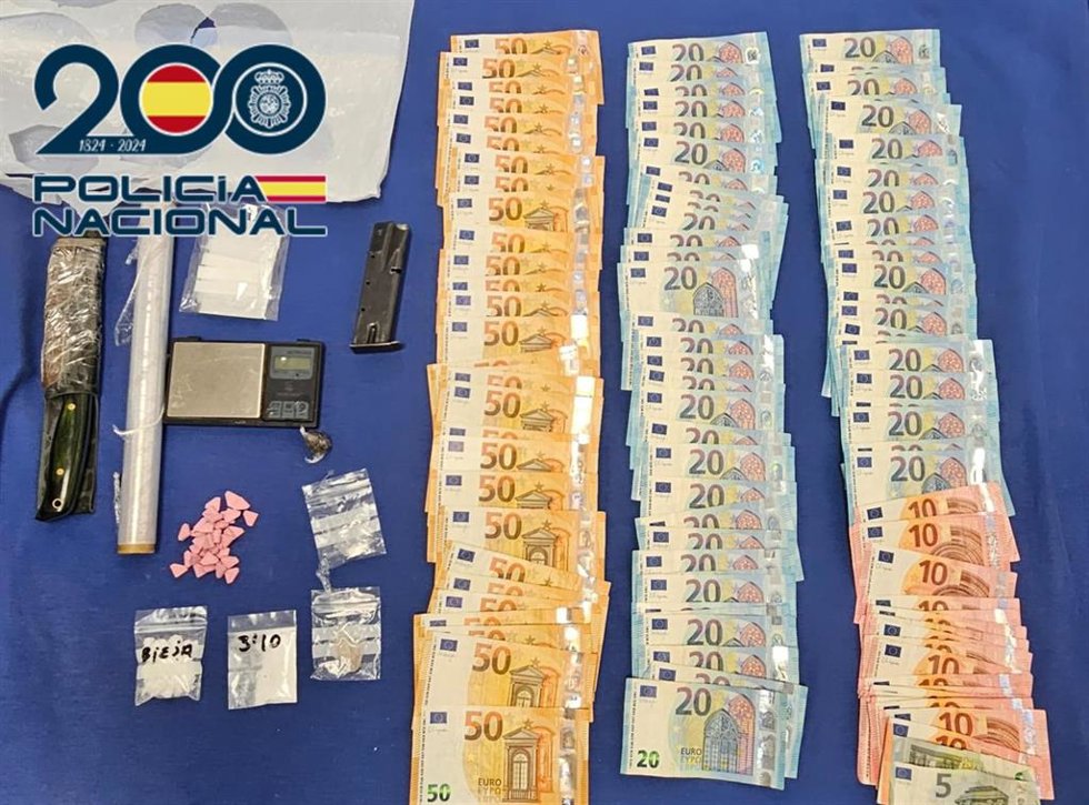 Material intervenido por la Policía Nacional en el inmueble del barrio de San José de Zaragoza.