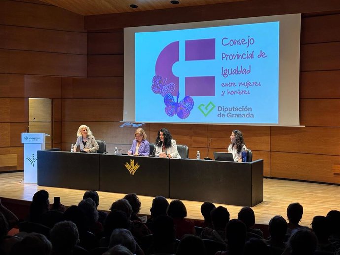 Diputación de Granada refuerza su "compromiso con la igualdad" en la asamblea general del consejo provincial