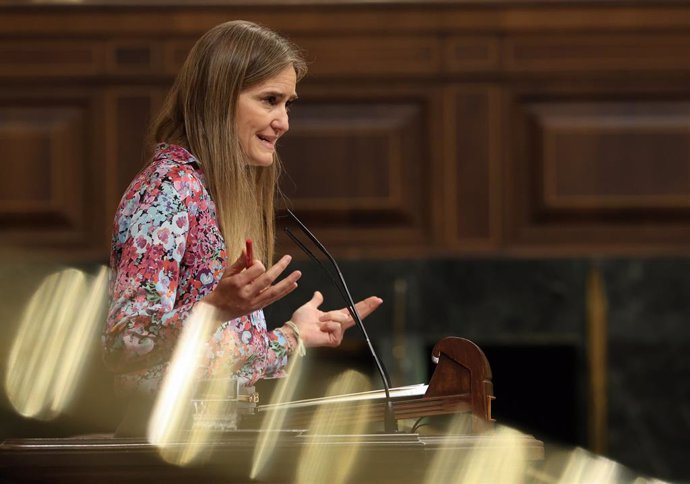 La vicepresidenta tercera y ministra para la Transición Ecológica, Sara Aagesen, interviene durante una sesión plenaria, a 28 de mayo de 2025, en Madrid (España). El Gobierno afronta una ofensiva de PP y Vox en el Congreso sobre la unidad del Gobierno de 