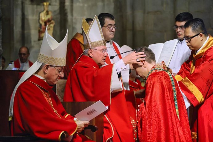 Serrano-Pentinat durante su ordenación episcopal