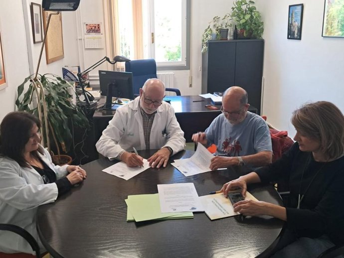 Firma del convenio entre el Hospital San José y Federación de Asociaciones Vecinales y Culturales de Teruel.