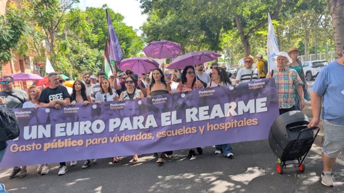 La secretaria general de Podemos, Ione Belarra, participa en Sevilla en la manifestación que convocada por la 'Plataforma Andaluza por la paz, contra el rearme y la guerra'.