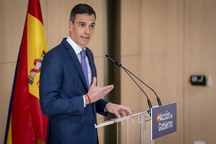 El presidente del Gobierno, Pedro Sánchez, visita el centro de atención telefónica y telemática del Instituto Nacional de la Seguridad Social, a 29 de mayo de 2025, en Leganés (Madrid). Sánchez ha visitado el centro con motivo del quinto aniversario de la