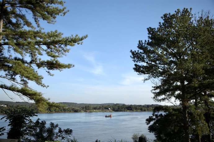 Archivo - Arquivo - 7 de junho de 2023, Bella Vista, Paraguai: O Rio Paraná (rio Paraná), uma fronteira natural entre o Paraguai e a Argentina, é visto do lado paraguaio, em Bella Vista. Entre os séculos XVII e XVIII, diferentes missões jesuítas foram con