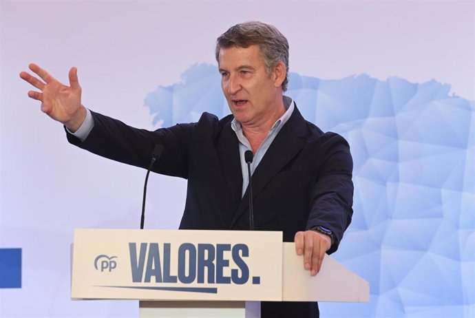 El presidente del Partido Popular, Alberto Núñez Feijóo, interviene durante un acto del Partido Popular, en el Hotel Hiberus, a 31 de mayo de 2025, en Zaragoza, Aragón (España). Durante el acto, el líder nacional del PP ha llamado a los ciudadanos a las c