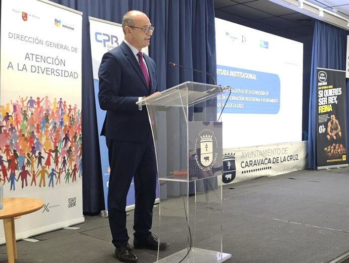 El consejero de Educación y FP, Víctor Marín, inauguró las jornadas de Escuelas Rurales celebradas en Caravaca de la Cruz.