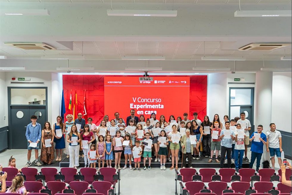El CEIP Las Gaunas, el IES La Laboral y los hermanos Torroba Blanco ganan el V Concurso 'Experimenta en casa'