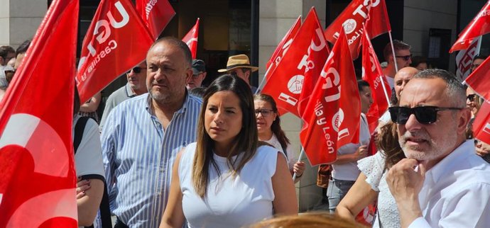 La vicesecretaria general del PSOE de Castilla y León, Nuria Rubio, particiopa en una concentración en Ponferrada (León)