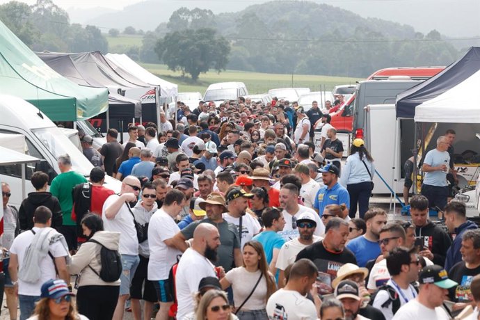 Público asistente al Rallye de Hoznayo