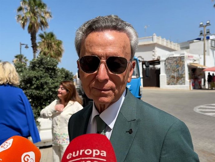 JOSÉ ORTEGA CANO EN EL SANTUARIO DE LA VIRGEN DE REGLA EN CHIPIONA