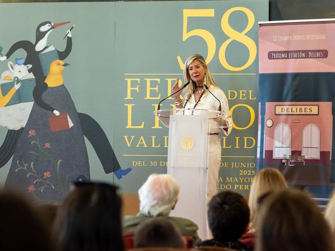 La concejala de Cultura y Educación del Ayuntamiento de Valladolid, Irene Carvajal, en la entrega de premios del certamen infantil 'Próxima estación: Delibes'