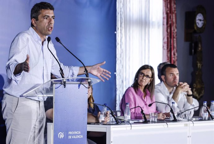 El presidente del PPCV y presidente de la Generalitat Valenciana, Carlos Mazón, interviene durante un acto del PP de la provincia de Valencia, en el restaurante La Noria, a 31 de mayo de 2025, en Nàquera, Valencia, Comunidad Valenciana (España). El PP de 