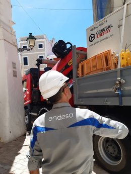 Endesa trabaja en solventar una pana eléctrica que ha dejado sin luz a 1.436 clientes en el centro de Ciutadella en la mañana de este sábado