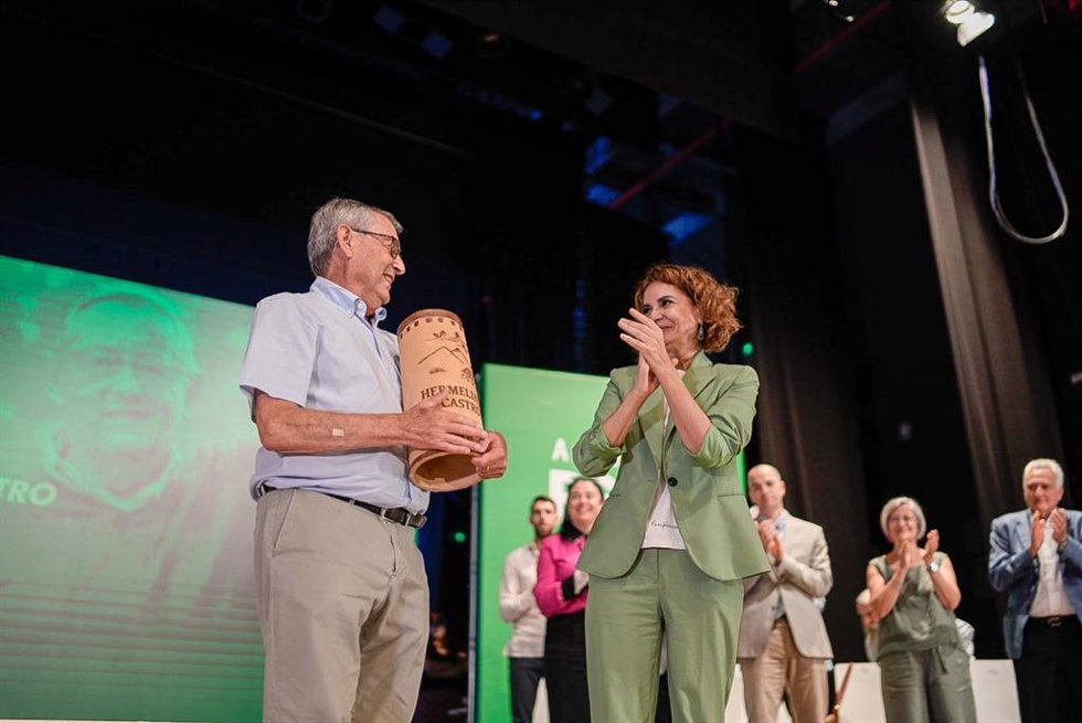 María Jesús Montero y Miguel Delibes, este sábado en Salteras (Sevilla)