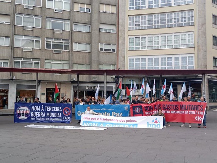 Concentración Plataforma Galiza pola Paz en Santiago