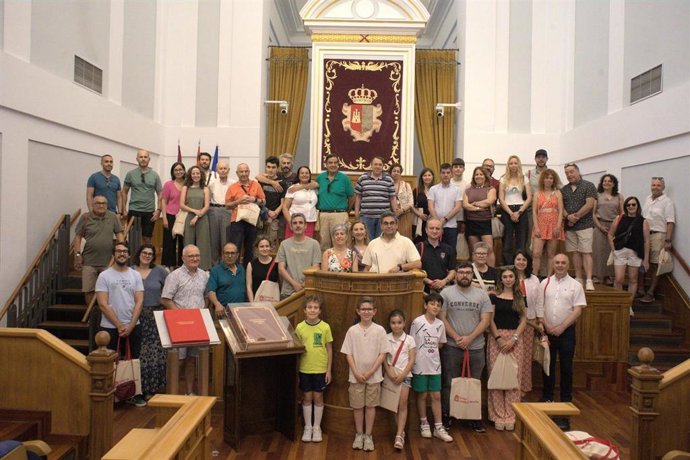 Cerca de 50 personas visitan las Cortes con motivo de la jornada de puertas abiertas por el Día de la Región