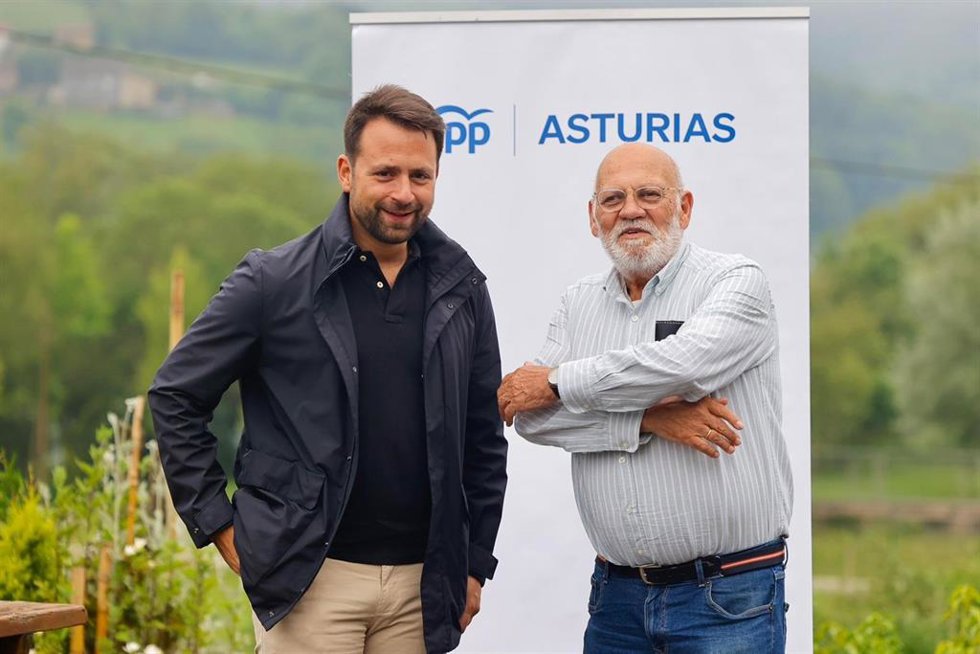 El presidente del Partido Popular de Asturias, Álvaro Queipo, y el presidente del Partido Popular de la junta local del Monsacro y Ribera, Luis Felipe González.