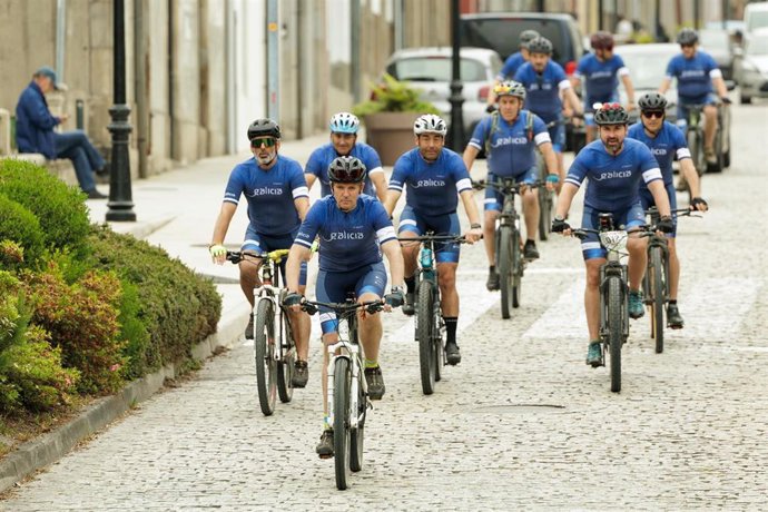 El presidente da Xunta, Alfonso Rueda, realiza una etapa del Camino entre Santiago y Finisterre