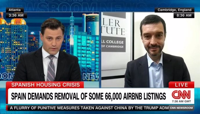 El ministro de Derechos Sociales, Consumo y Agenda 2030, Pablo Bustinduy, entrevistado en la CNN