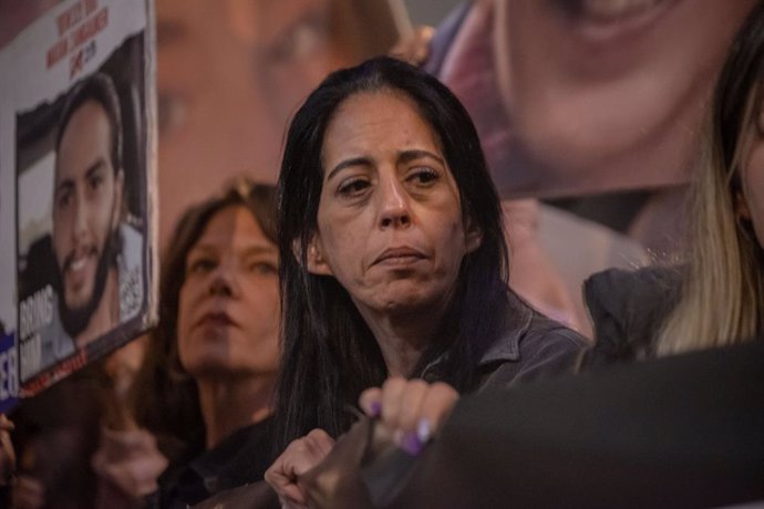 Archivo - January 19, 2025, Tel Aviv, Tel Aviv, israel: Protesters and familys of the hostages took the street to march for a safe deal and the releasing all hostages