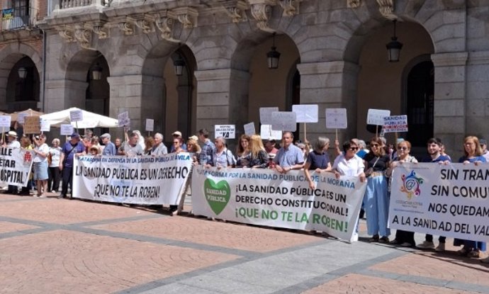 Una multitudinaria concentración reclama en Ávila una Sanidad Pública "cercana, rápida, digna e igualitaria"