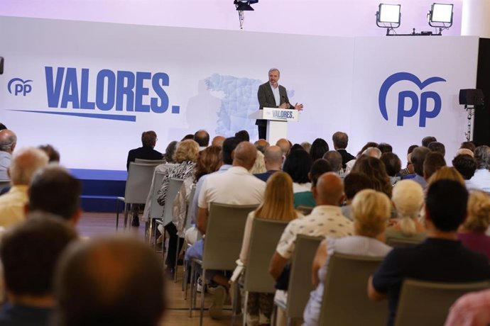 O presidente do PP Aragón, Jorge Azcón, neste sábado, na reunião realizada em Zaragoza.