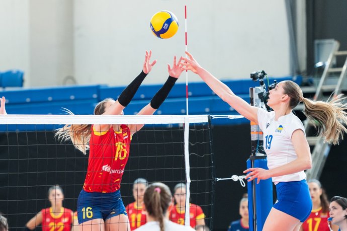 Un lance del partido entre Ucrania y España durante la European Golden League femenina.